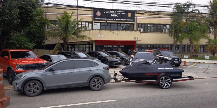 Polícia Civil cumpre mandados em Mogi das Cruzes contra grupo suspeito de aplicar golpes em idosos