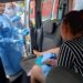 Bebê nasce dentro de carro após bombeiros fazerem parto de emergência em Suzano