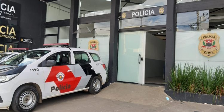Vídeo flagra homem pichando muro no Shangai, em Mogi das Cruzes